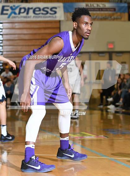 Thumbnail 1 in Garfield vs. Lake Oswego (Les Schwab Invitational) photogallery.