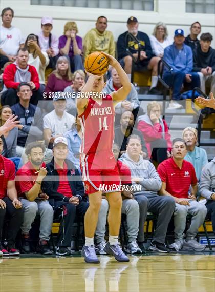 Thumbnail 2 in Mater Dei vs Santa Barbara (CIF-SS D1 Quarterfinals) photogallery.