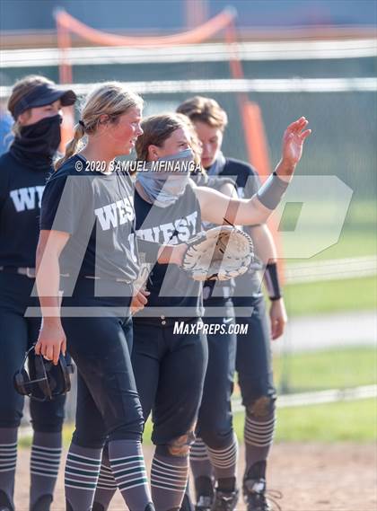 Thumbnail 2 in Millard West vs. Elkhorn South photogallery.