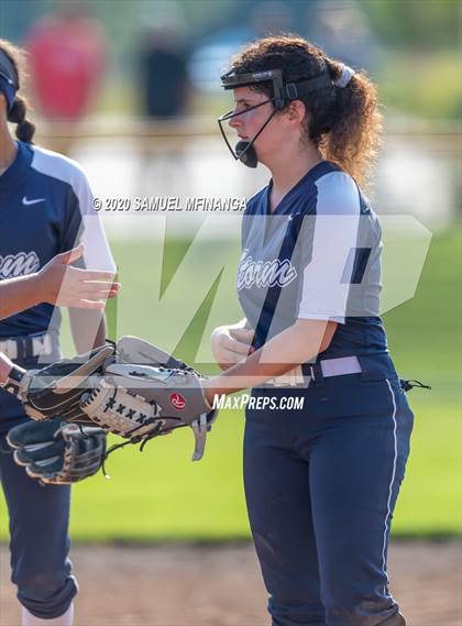 Thumbnail 3 in Millard West vs. Elkhorn South photogallery.