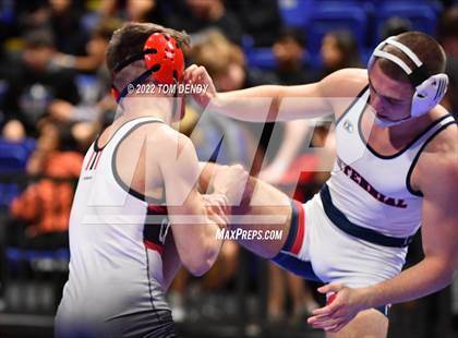 Thumbnail 1 in UIL State Championships - 5A 160lb Final photogallery.