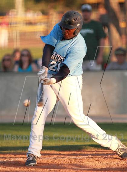 Thumbnail 2 in East vs. Derby (KSHSAA 6A Regional Final) photogallery.