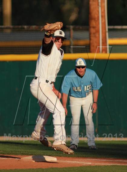 Thumbnail 3 in East vs. Derby (KSHSAA 6A Regional Final) photogallery.