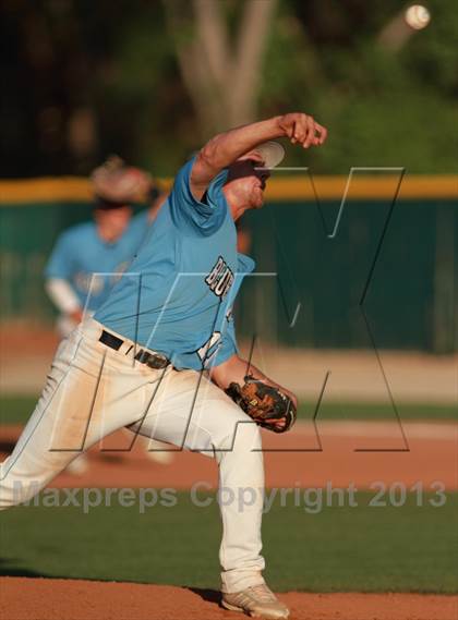 Thumbnail 2 in East vs. Derby (KSHSAA 6A Regional Final) photogallery.