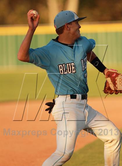 Thumbnail 2 in East vs. Derby (KSHSAA 6A Regional Final) photogallery.