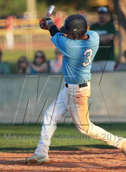 Thumbnail 3 in East vs. Derby (KSHSAA 6A Regional Final) photogallery.