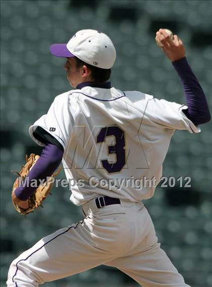 Thumbnail 3 in Holy Family vs. Eaton photogallery.