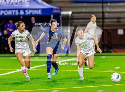 Thumbnail 3 in Roosevelt vs Bellevue (WIAA 3A Semi Final) photogallery.