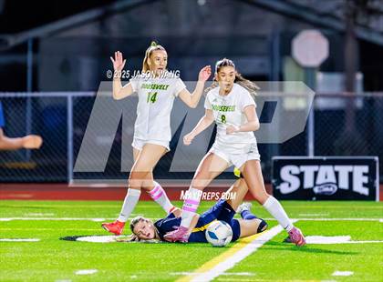 Thumbnail 2 in Roosevelt vs Bellevue (WIAA 3A Semi Final) photogallery.