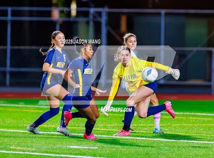 Thumbnail 3 in Roosevelt vs Bellevue (WIAA 3A Semi Final) photogallery.