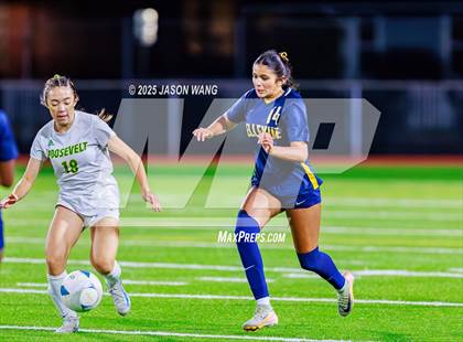 Thumbnail 2 in Roosevelt vs Bellevue (WIAA 3A Semi Final) photogallery.