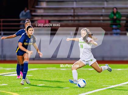 Thumbnail 3 in Roosevelt vs Bellevue (WIAA 3A Semi Final) photogallery.