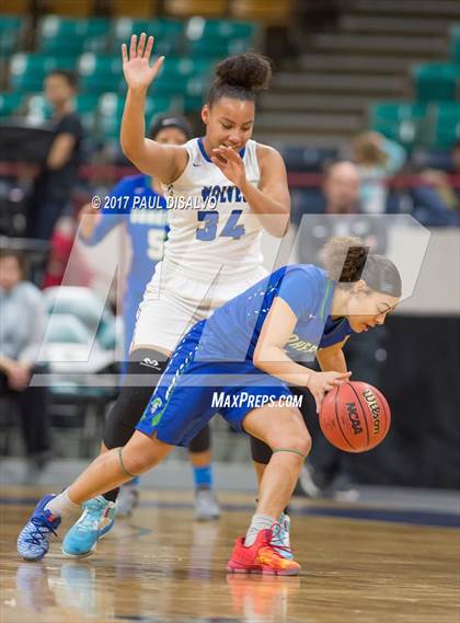 Thumbnail 2 in Grandview vs. Doherty (CHSAA 5A Great 8) photogallery.