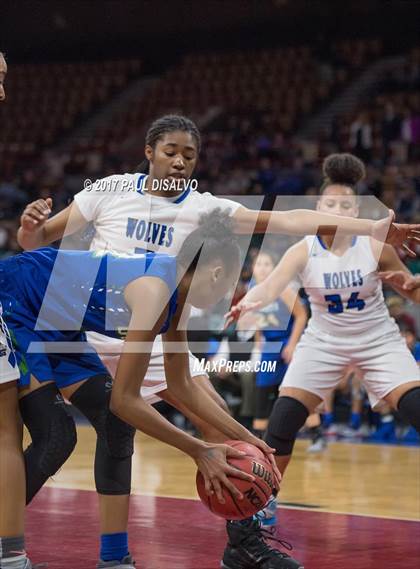 Thumbnail 2 in Grandview vs. Doherty (CHSAA 5A Great 8) photogallery.