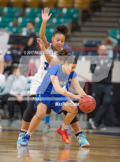 Thumbnail 3 in Grandview vs. Doherty (CHSAA 5A Great 8) photogallery.