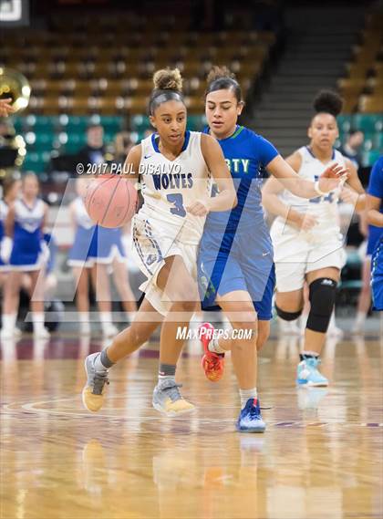 Thumbnail 1 in Grandview vs. Doherty (CHSAA 5A Great 8) photogallery.