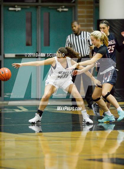 Thumbnail 2 in Pinnacle vs. Columbine (Nike Tournament of Champions) photogallery.