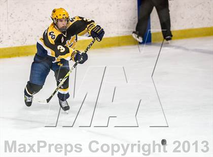Thumbnail 2 in Holt vs. Grand Ledge photogallery.