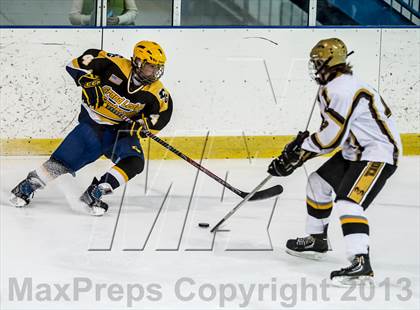 Thumbnail 2 in Holt vs. Grand Ledge photogallery.