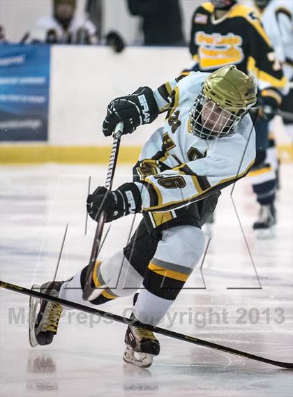Thumbnail 2 in Holt vs. Grand Ledge photogallery.