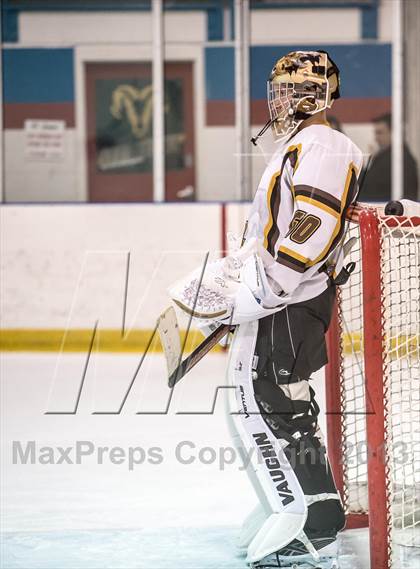 Thumbnail 1 in Holt vs. Grand Ledge photogallery.