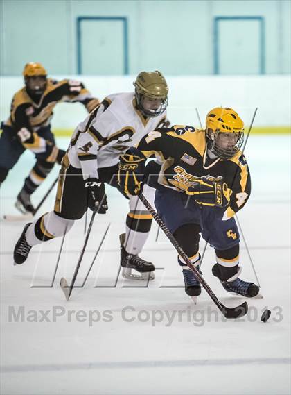 Thumbnail 3 in Holt vs. Grand Ledge photogallery.