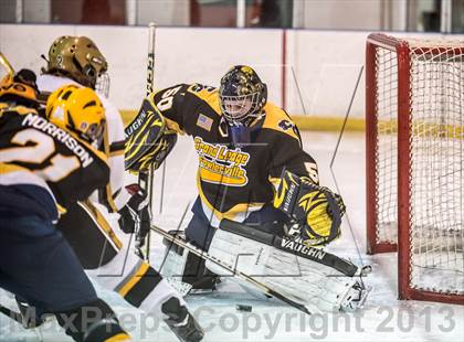 Thumbnail 3 in Holt vs. Grand Ledge photogallery.