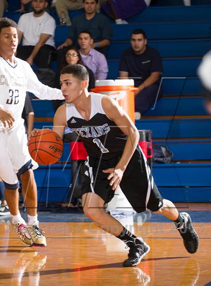 Thumbnail 3 in Klein Collins @ Sam Rayburn (McDonald's Texas Invitational) photogallery.