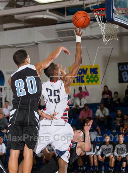 Thumbnail 2 in Klein Collins @ Sam Rayburn (McDonald's Texas Invitational) photogallery.