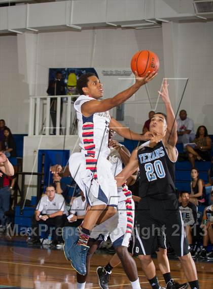 Thumbnail 1 in Klein Collins @ Sam Rayburn (McDonald's Texas Invitational) photogallery.