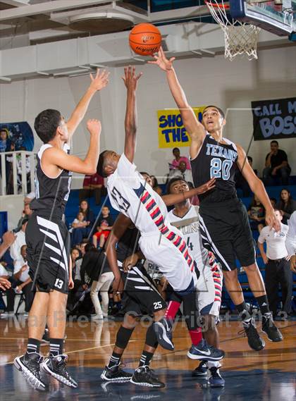 Thumbnail 3 in Klein Collins @ Sam Rayburn (McDonald's Texas Invitational) photogallery.