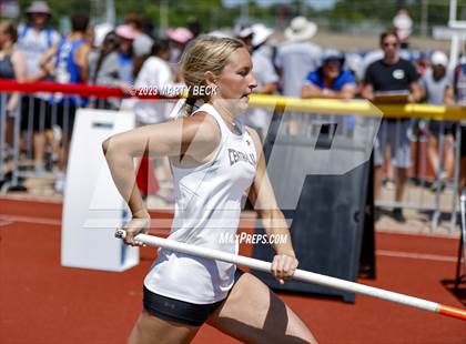 Thumbnail 2 in Class 3 Pole Vault (MSHSAA State Championship) photogallery.