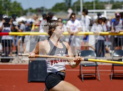 Thumbnail 2 in Class 3 Pole Vault (MSHSAA State Championship) photogallery.