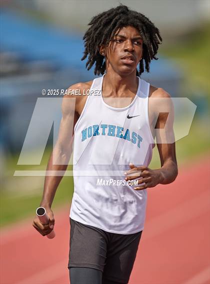Thumbnail 3 in Dave Bethany Relays (4x200M) photogallery.