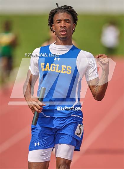 Thumbnail 2 in Dave Bethany Relays (4x200M) photogallery.