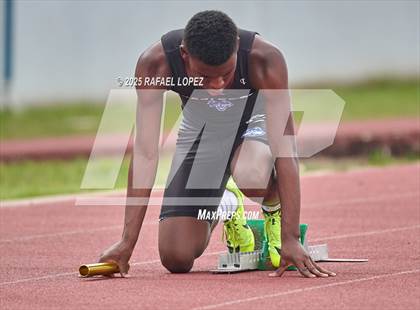 Thumbnail 2 in Dave Bethany Relays (4x200M) photogallery.