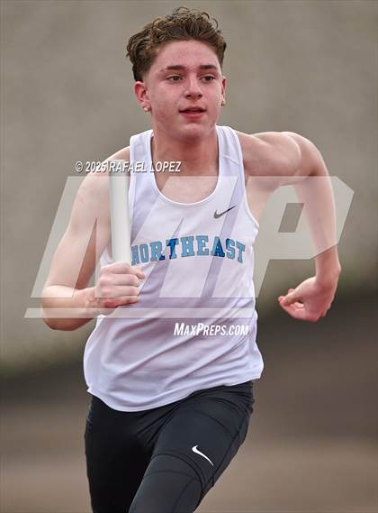 Thumbnail 1 in Dave Bethany Relays (4x200M) photogallery.