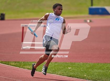 Thumbnail 1 in Dave Bethany Relays (4x200M) photogallery.