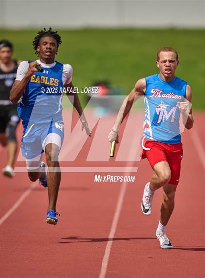 Thumbnail 3 in Dave Bethany Relays (4x200M) photogallery.