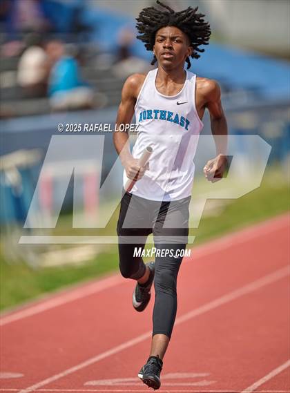 Thumbnail 2 in Dave Bethany Relays (4x200M) photogallery.