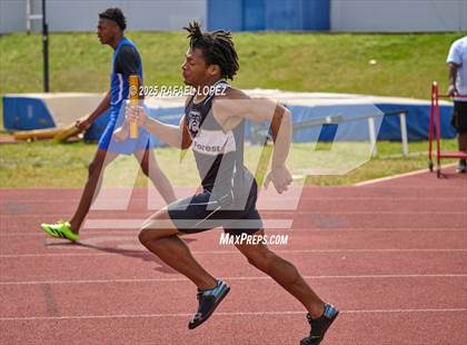 Thumbnail 3 in Dave Bethany Relays (4x200M) photogallery.