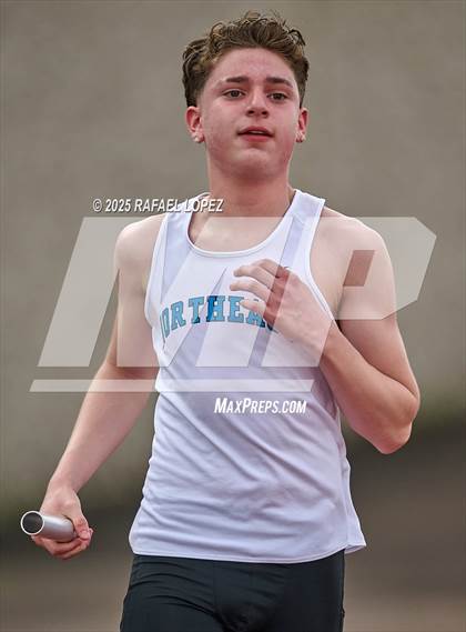 Thumbnail 2 in Dave Bethany Relays (4x200M) photogallery.