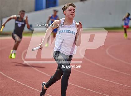 Thumbnail 1 in Dave Bethany Relays (4x200M) photogallery.