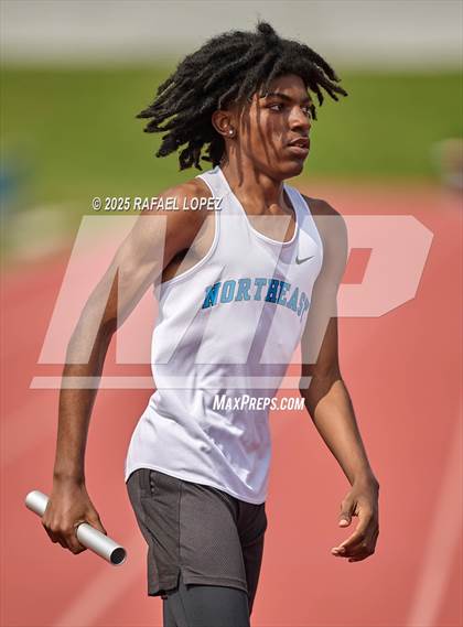 Thumbnail 1 in Dave Bethany Relays (4x200M) photogallery.