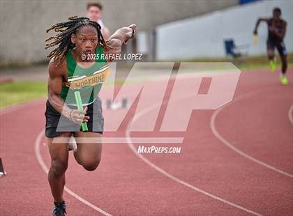 Thumbnail 2 in Dave Bethany Relays (4x200M) photogallery.