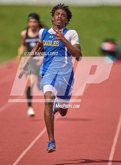 Thumbnail 1 in Dave Bethany Relays (4x200M) photogallery.