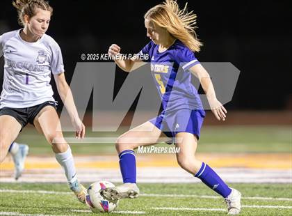 Thumbnail 3 in Alexandria @ Thibodaux (LHSAA Division I Bi-District) photogallery.