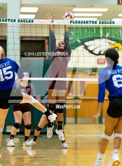 Thumbnail 2 in George West @ Dilley photogallery.
