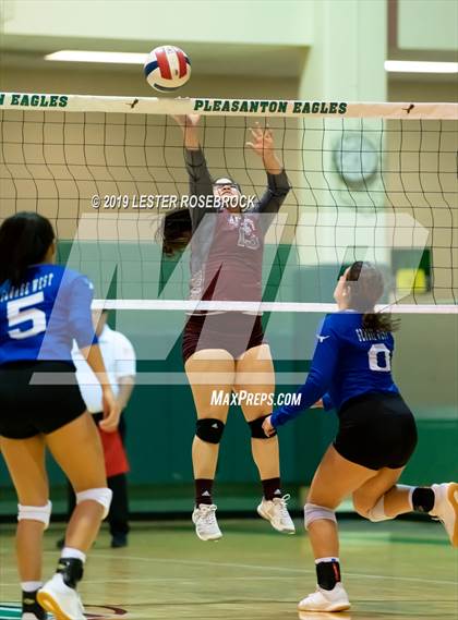 Thumbnail 2 in George West @ Dilley photogallery.