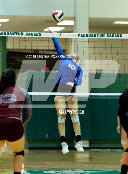 Thumbnail 2 in George West @ Dilley photogallery.